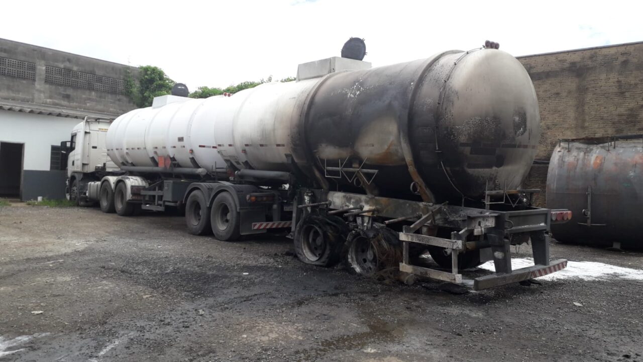 Três são presos retirando metanol de caminhão, em Iracemápolis