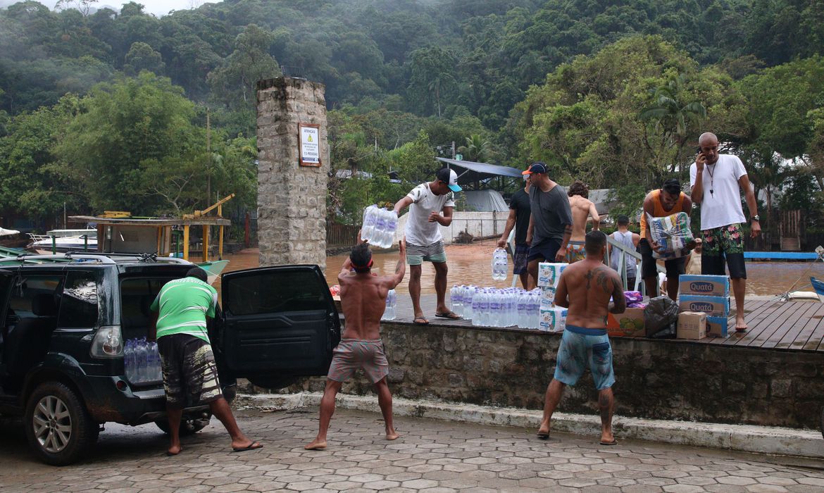 Abastecimento de água é parcialmente restabelecido em São Sebastião