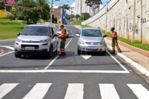 Ação educativa orienta mais de 6,5 mil motoristas sobre direção segura, em Limeira