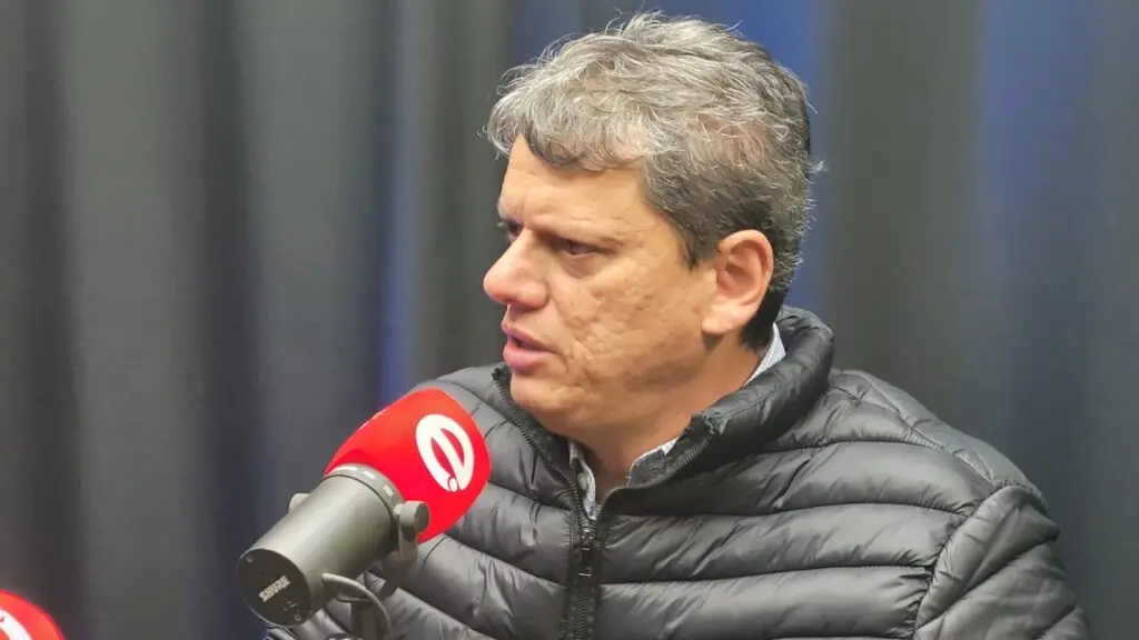 Liderança de Bolsonaro perdura, diz Tarcísio após decisão do TSE