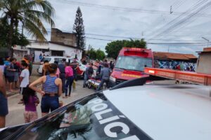 Carro foge da polícia e atinge outros três veículos no Ernesto Kuhl, em Limeira