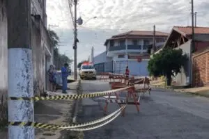 Chuvas causam afundamento em rua; trecho será recuperado