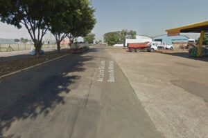 Criminosos furtam caminhão com sucatas, em Iracemápolis