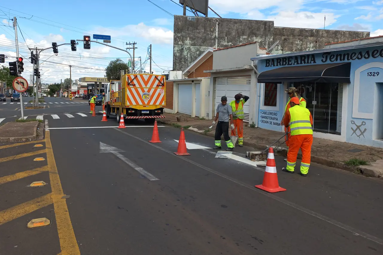 Cruzamento da Vampré com a Cônego Manoel Alves recebe reforço de sinalização