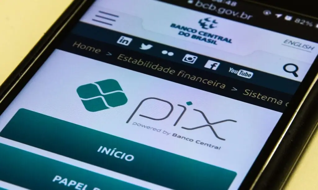 Em novo golpe do Pix, criminoso usa dados do cliente e finge ser funcionário do banco