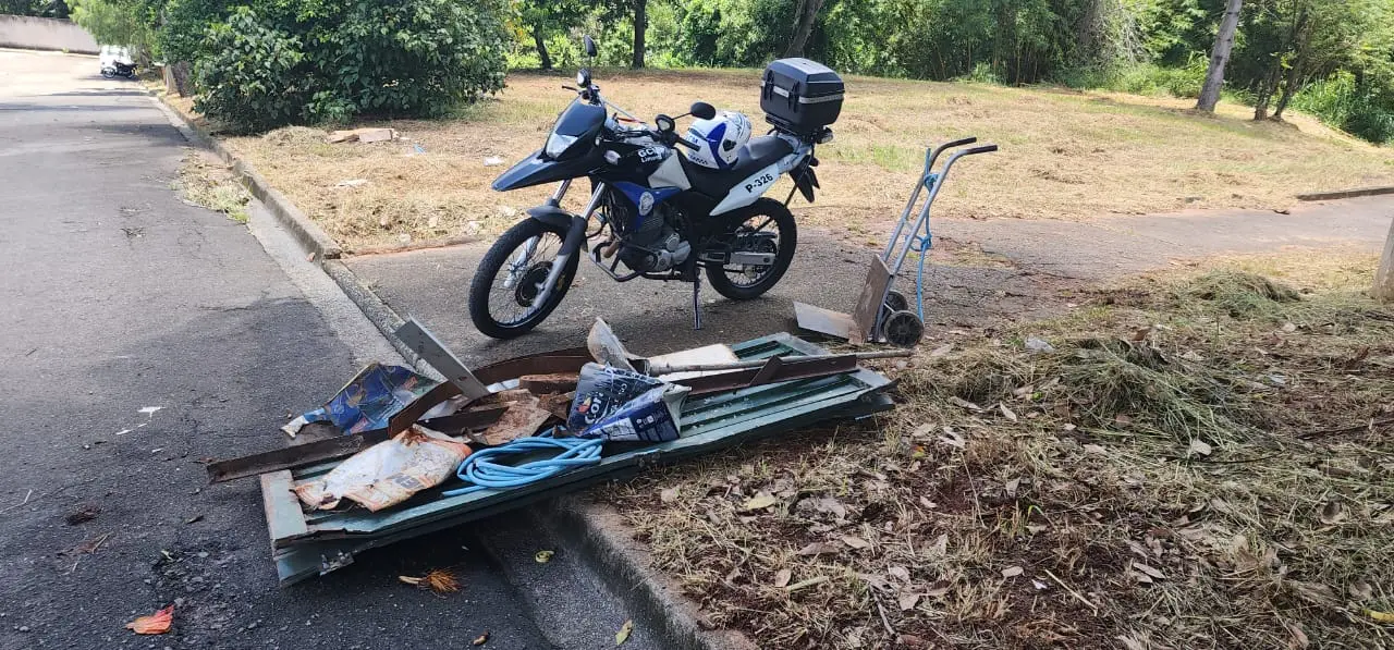 GCM detém homem após furto de portão e sucata no Jardim Boa Vista