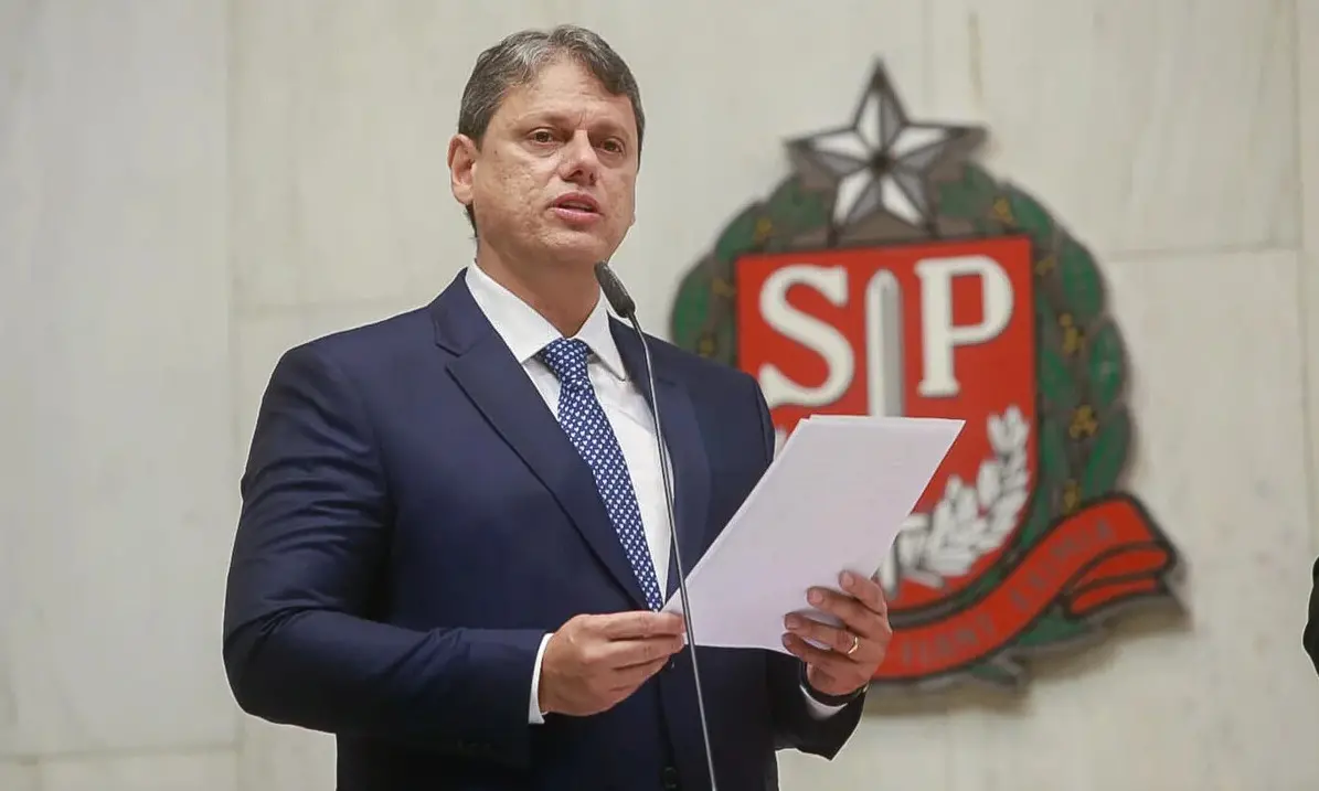 Governador Tarcísio de Freitas transfere gabinete para São Sebastião, em SP