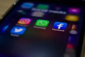 Limeira: mototaxista denuncia passageira por difamação em publicação no Facebook