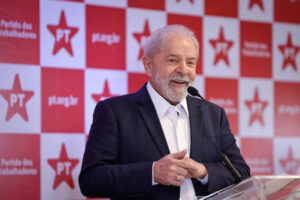 Lula diz que tentativa de golpe foi 'revolta dos ricos que perderam a eleição'