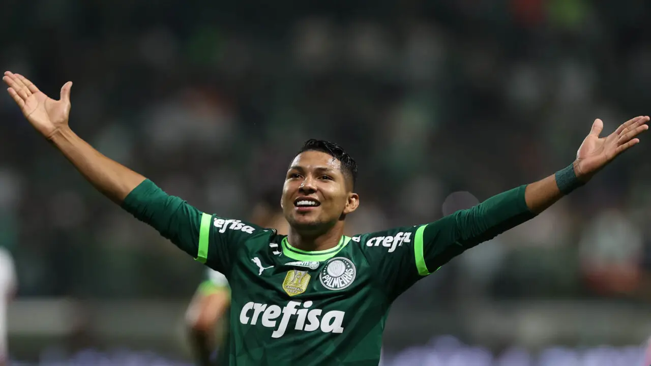 Rony marca de novo, Palmeiras bate Bragantino e retoma liderança