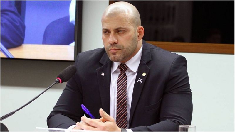 PF prende ex-deputado bolsonarista Daniel Silveira por ordem do STF