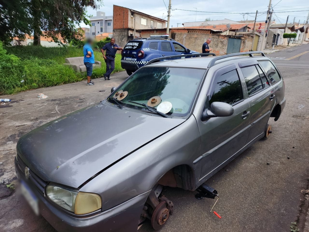 Parati furtada é encontrada 200 metros à frente da casa do proprietário, em Limeira