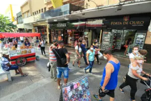 Setor de serviços fecha 2022 com alta de 8,3% e alcança patamar recorde