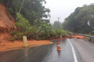 Trecho da Rio-Santos, em Ubatuba, é liberado após vistoria