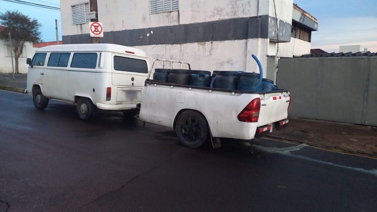 Três são presos furtando óleo de palma de caminhão na Anhanguera, em Limeira