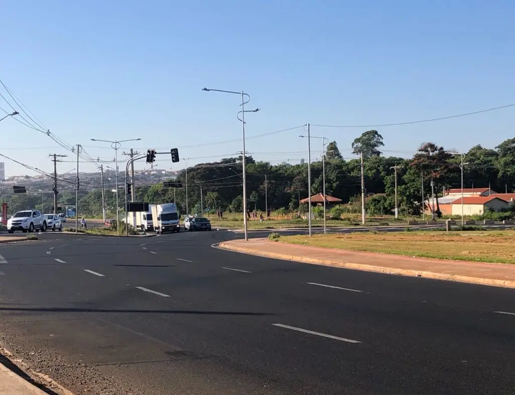 semáforos em rotatórias