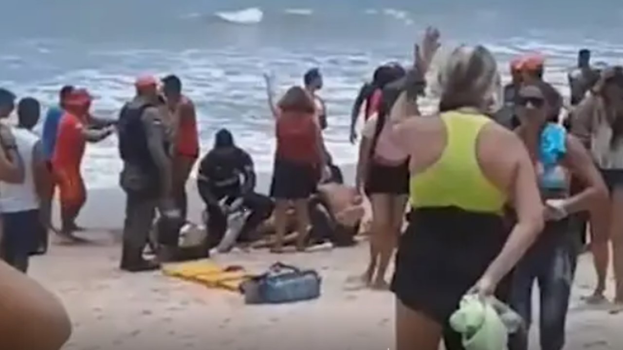 Banhista é atacado por tubarão no litoral de Pernambuco