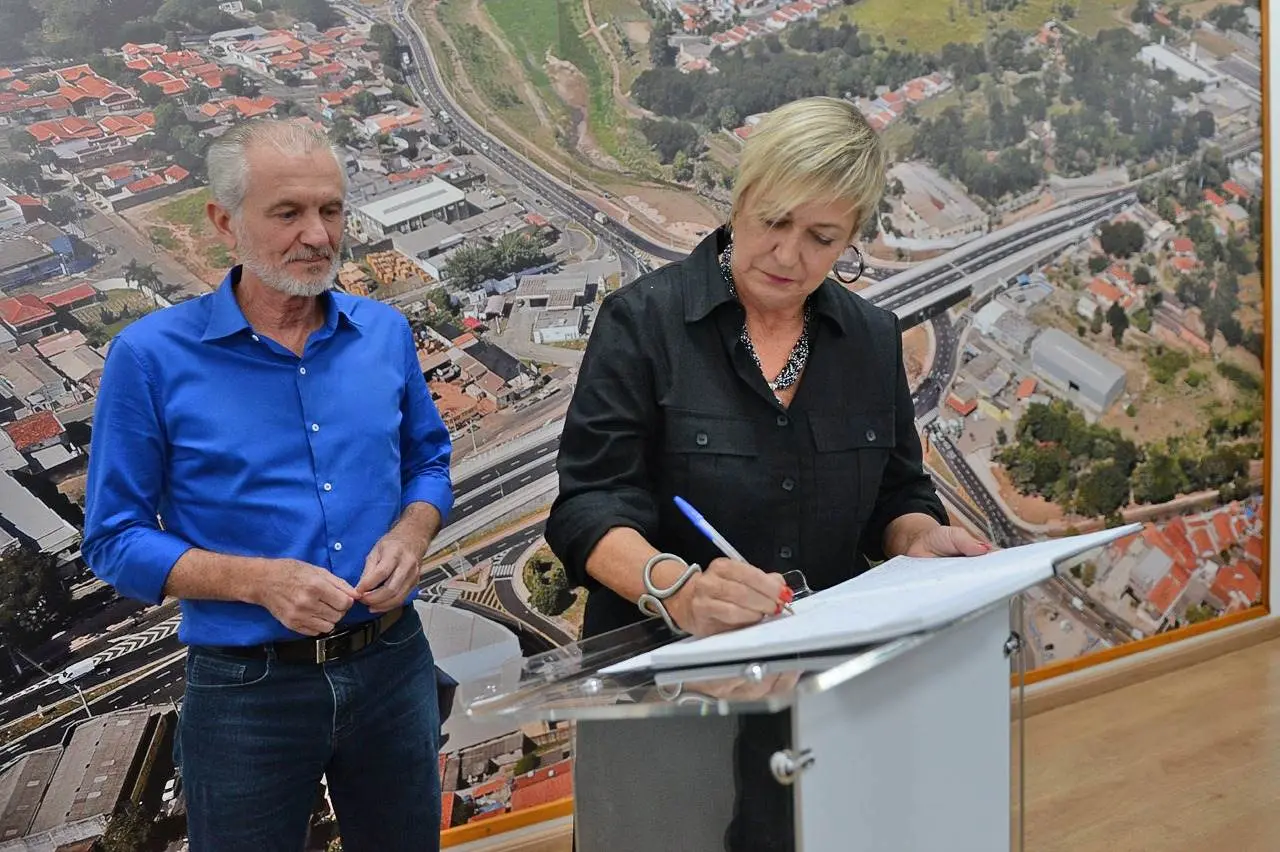 Botion participa de evento na ONU e Erika Tank assume Prefeitura
