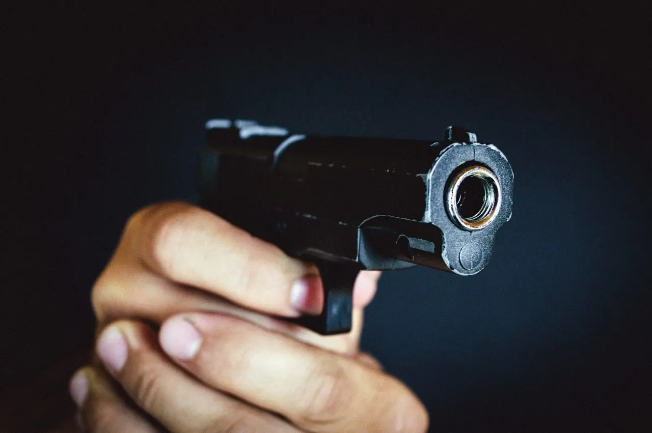 Homem atira em portões de duas casas no Cecap, em Limeira