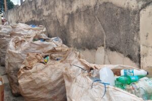 Limpeza compulsória remove reciclados de imóvel no Jd. Santa Cecília, em Limeira
