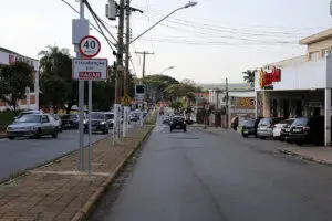 Lombadas eletrônicas voltam a funcionar nos dois sentidos da Maria Buzolin, em Limeira