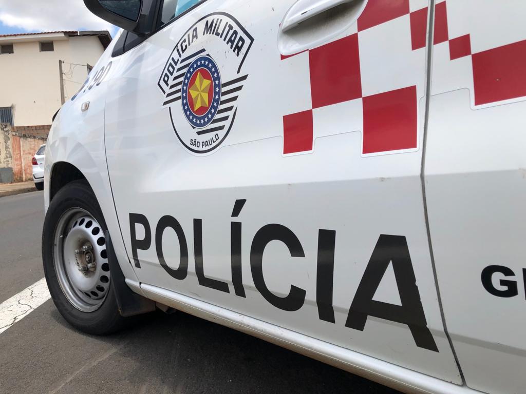 PM recupera Hilux roubada e dois são presos, em Limeira