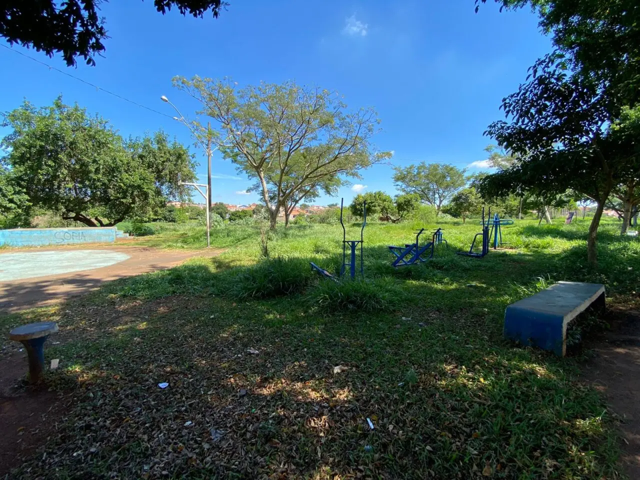 População pede manutenção em praça do Degan, em Limeira