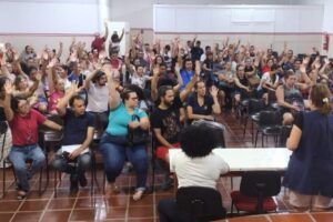 Servidores rejeitam proposta e mantém estado de greve, em Limeira