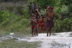 Três antenas de internet via satélite são instalada em área Yanomami