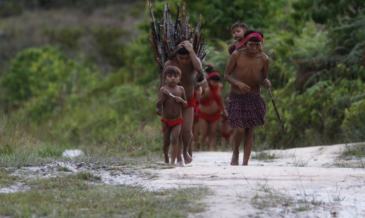 Três antenas de internet via satélite são instalada em área Yanomami