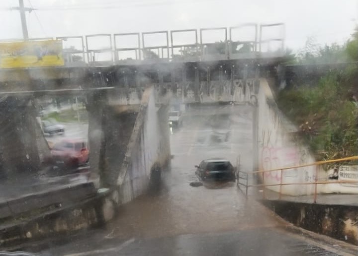 Chuva forte em Limeira inunda Ponte Preta
