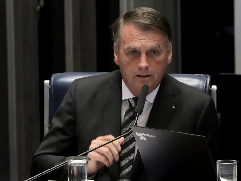 bolsonaro inelegível microfone presidente