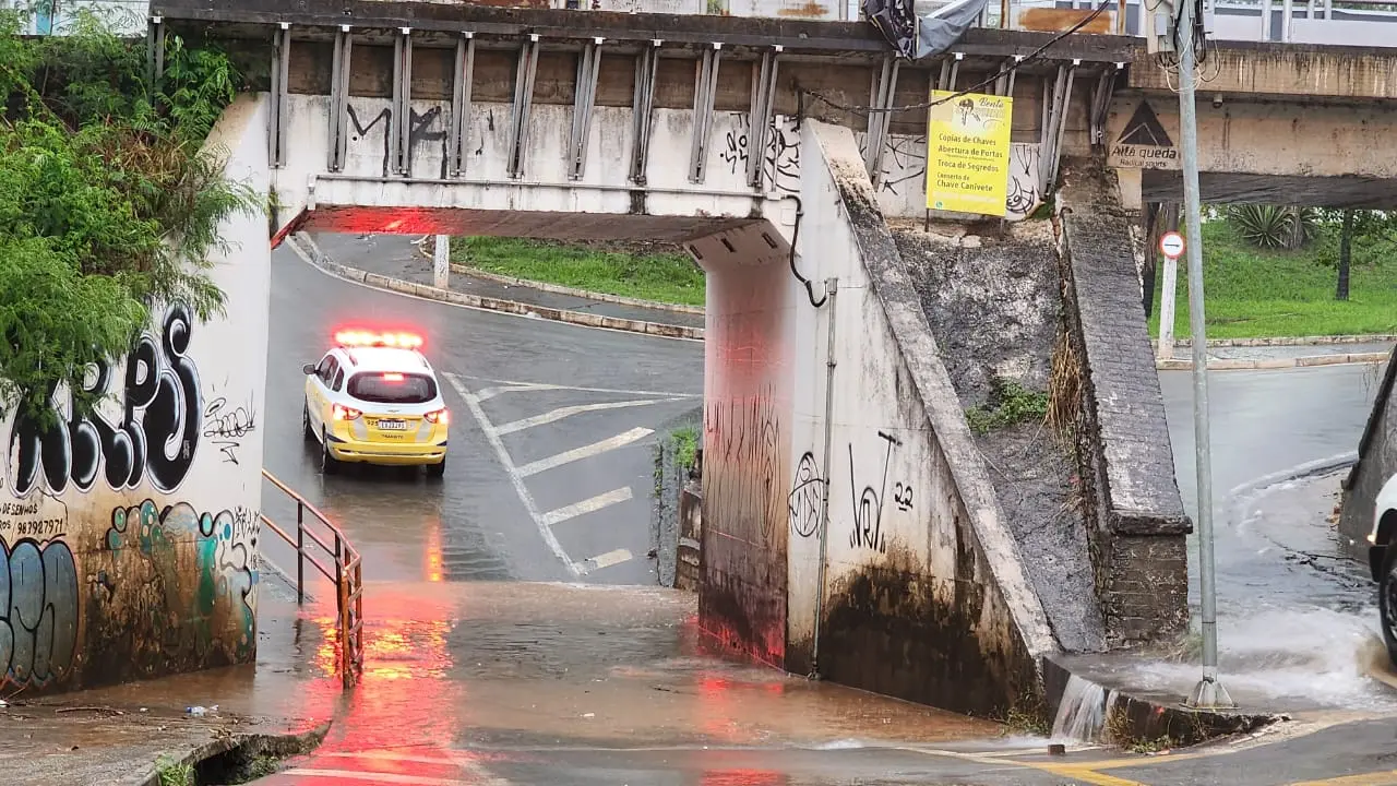 Agentes de Trânsito interditam Ponte Preta na manhã desta sexta