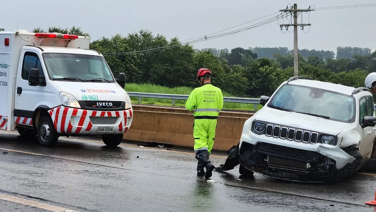 acidente limeira mogi carro derrapa pista chuva