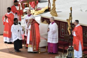 Papa Francisco participa da missa