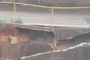 Rachadura interdita trecho da Marginal Tatu, em Limeira