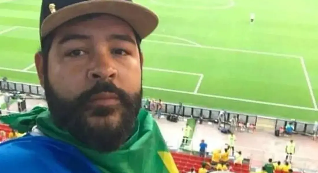 O advogado do policial penal Marcelo de Lima, acusado de matar Thiago Motta em um bar próximo ao Maracanã após o primeiro Fla x Flu da final do Carioca, diz que o agente agiu em legítima defesa. A tese havia sido inicialmente descartada pelo Juiz da audiência de custódia.