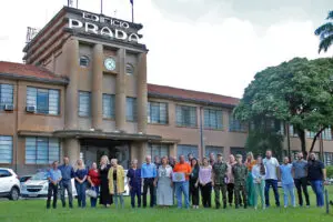As Campanhas do Agasalho e do Agasalho Pet foram lançadas hoje (2) pelo Fundo Social de Limeira. O evento aconteceu no Edifício Prada e contou com a presença do prefeito Mario Botion, da primeira-dama e presidente do Fundo Social, Roberta Botion, da vice-prefeita Erika Tank, da secretária de Meio Ambiente e Agricultura, Simone Zambuzi, do presidente da Câmara, vereador Everton Ferreira, entre outras autoridades e parceiros