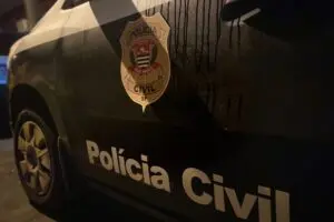 Homem denuncia pedrada em seu veículo no Campo Belo