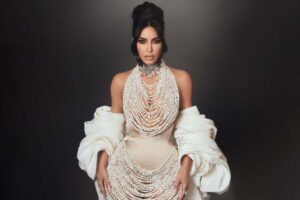 Kim Kardashian faz releitura de look da ‘Playboy’ no MET Gala