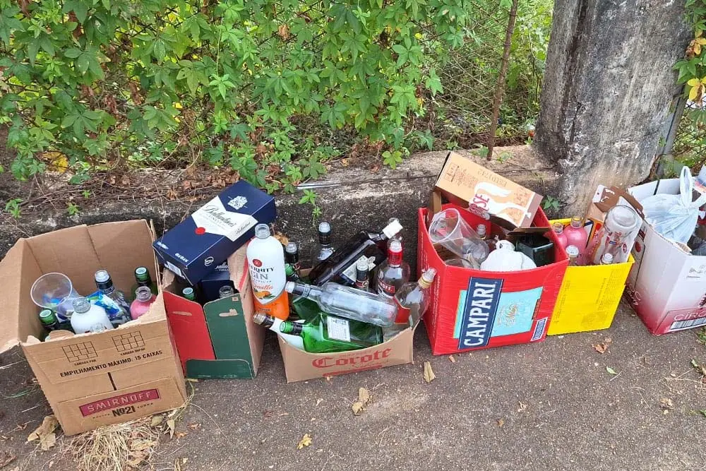 Moradores reclamam de barulho e sujeira deixada por jovens no Jardim Nova Itália