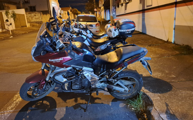 Motocicleta clonada é apreendida pela PM, em Limeira
