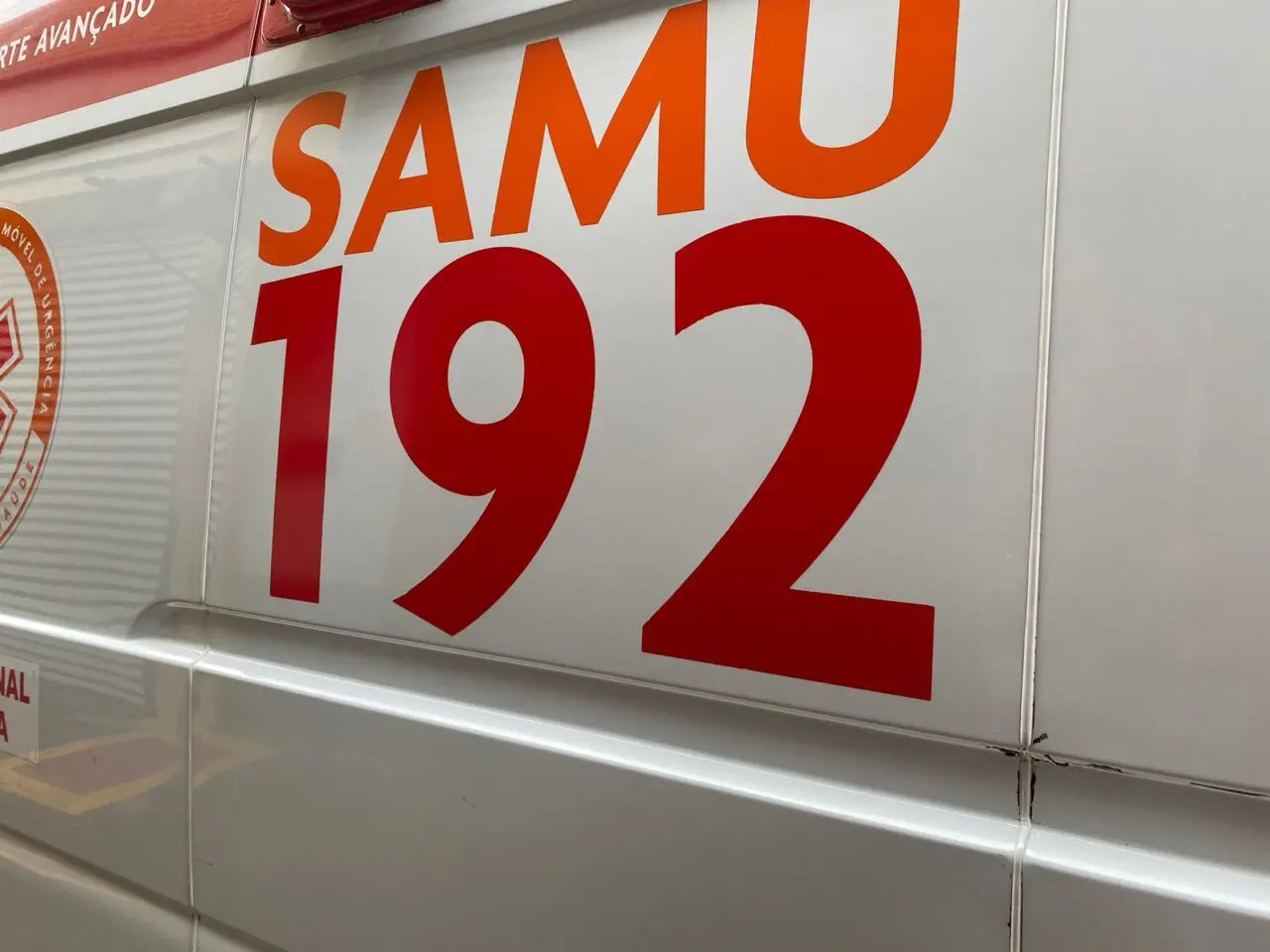 Motociclista fica ferido ao colidir na traseira de carro, em Limeira