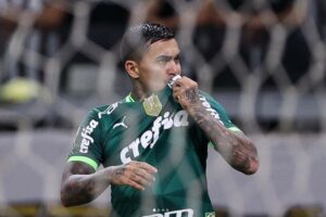 Palmeiras e Atlético-MG empatam com golaços e pintura anulada pelo VAR