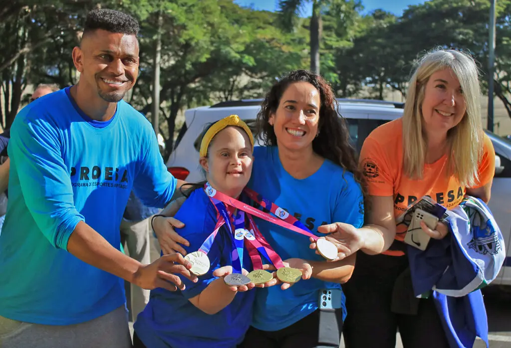 Erika Raiza e Mariana, medalhistas de ouro no Jogos Mundiais de Berlim, se encontram com Prefeito