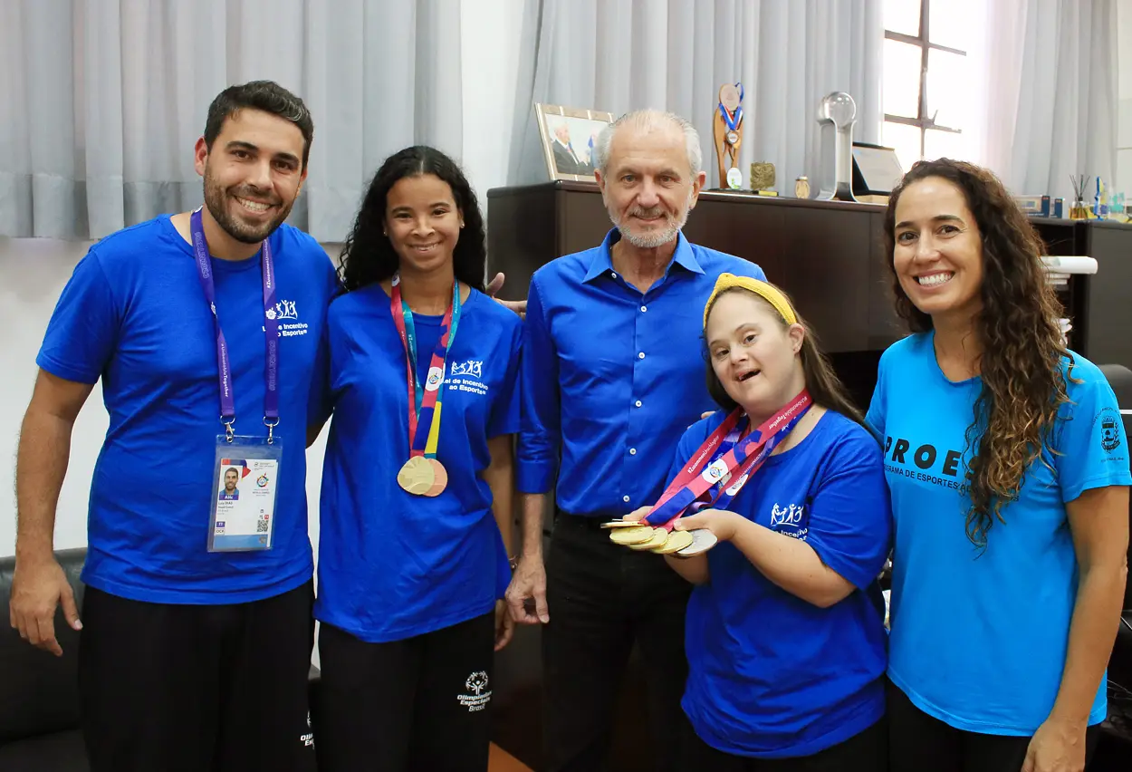 Erika Raiza e Mariana, medalhistas de ouro no Jogos Mundiais de Berlim, se encontram com Prefeito