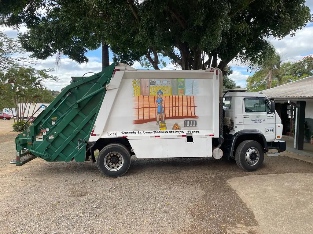 Filhos de coletores ilustram caminhões de lixo que circulam por Limeira 2