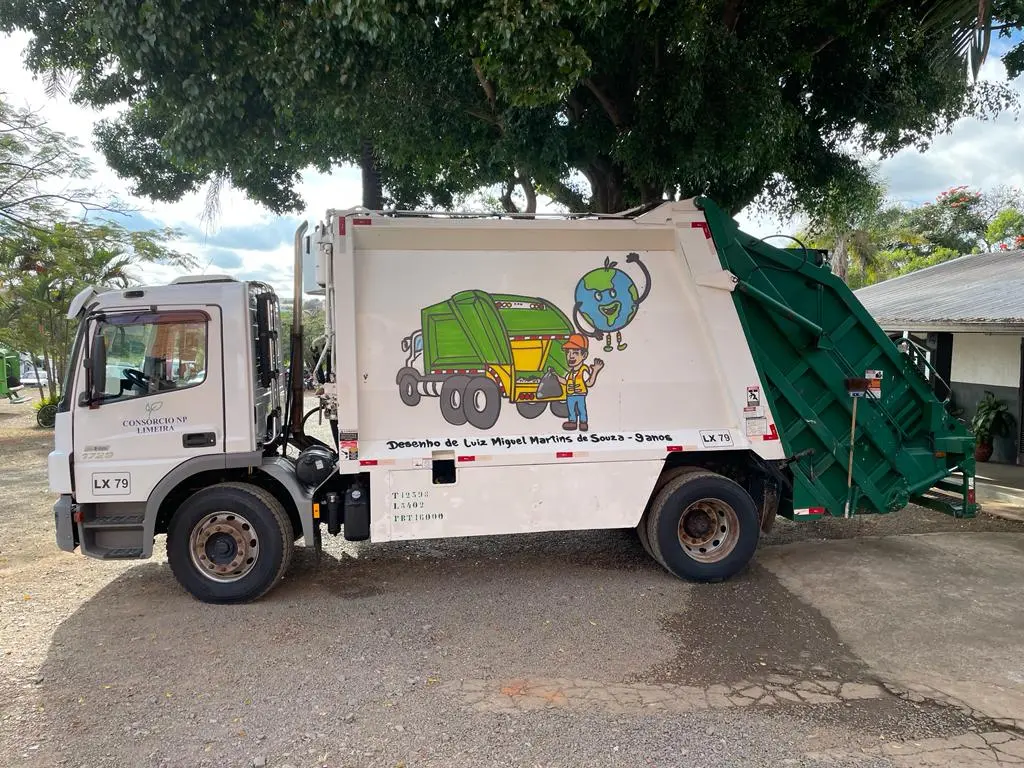 Filhos de coletores ilustram caminhões de lixo que circulam por Limeira 2