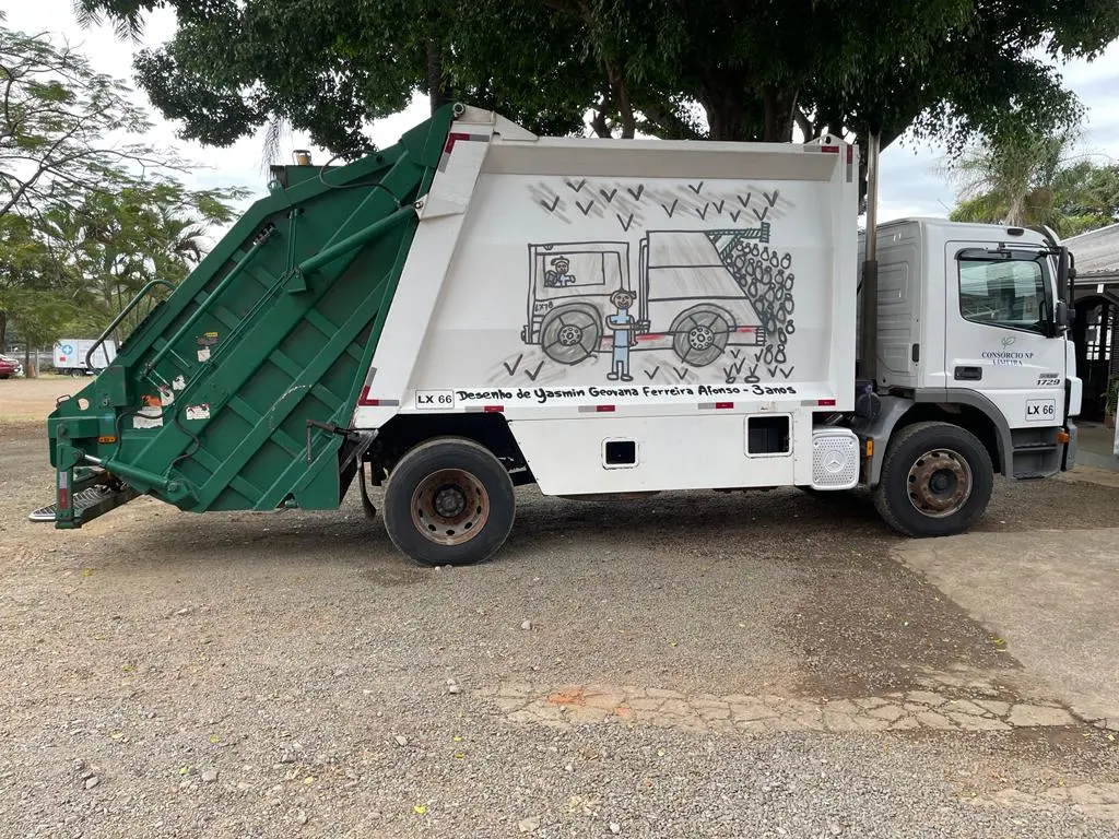 Filhos de coletores ilustram caminhões de lixo que circulam por Limeira 2