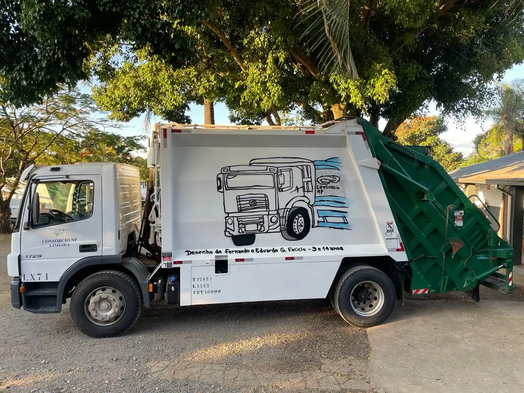Filhos de coletores ilustram caminhões de lixo que circulam por Limeira 2